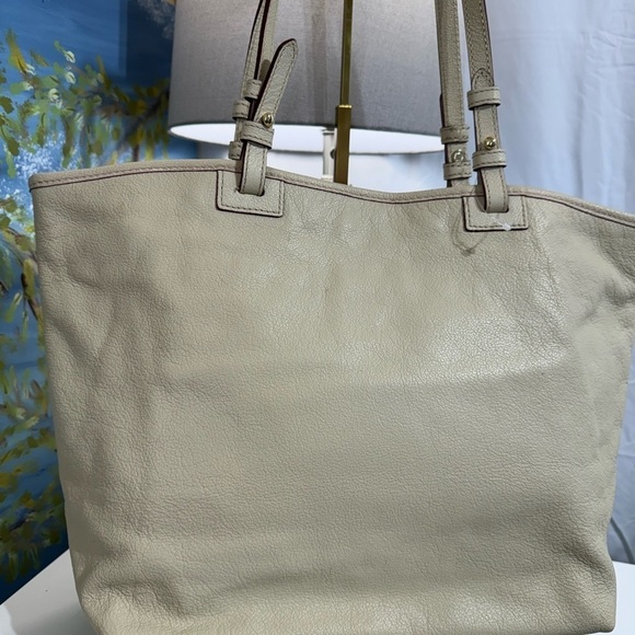 Dooney and Bourke Pebble Leather Tote Shoulder Bag Ivory NWOT - Picture 3 of 9